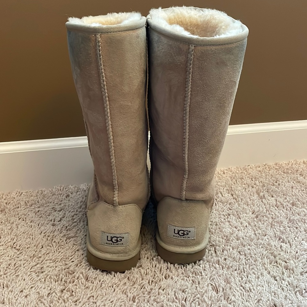 Tall Ugg Boots. Size 8. Worn.